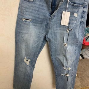Brand new with tags size 11/29 Pink Lily distressed mom jeans.